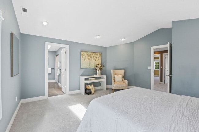 Building Photo - Month to Month Beautiful Spacious 3bed 2.5...