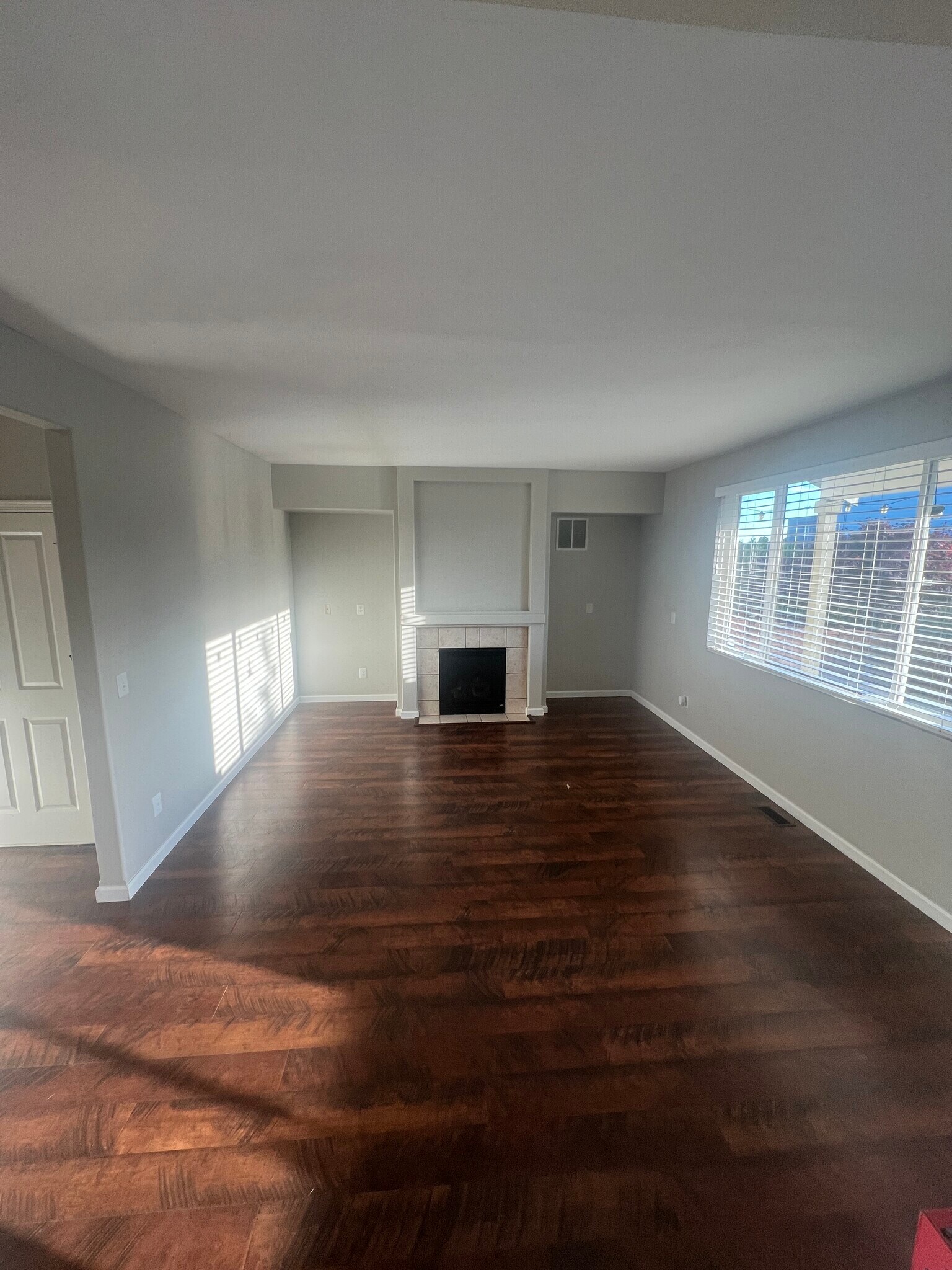 Living room - 3601 Lanyard Dr NE