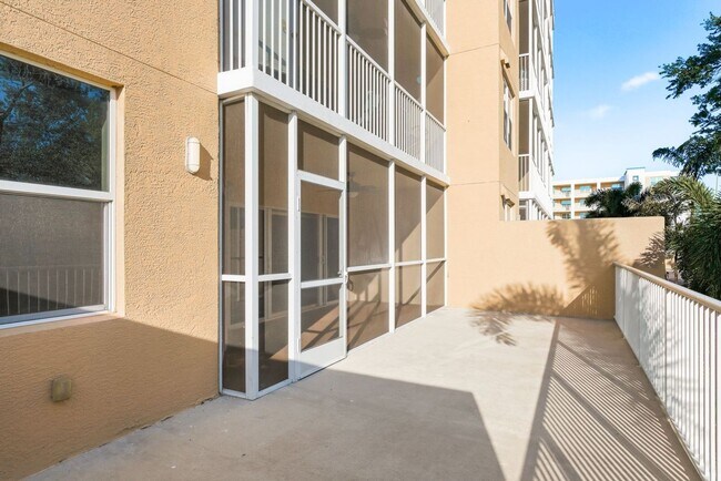 Building Photo - 960 Starkey Rd