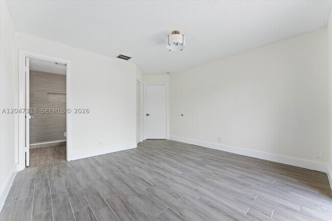Building Photo - 2025 SW 82nd Ave