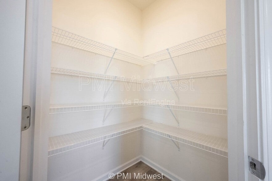 Building Photo - 1968 Fairmount Dr