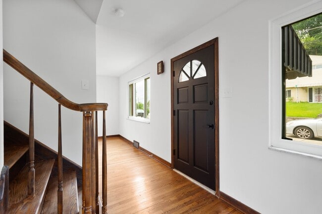 Building Photo - READY FOR MOVE IN! FULLY REMODELED 3-BEDRO...