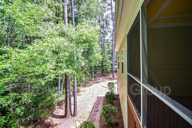Building Photo - 10 Spring Pond Ln