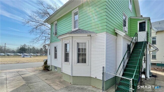 Building Photo - 21 Parmelee Ave