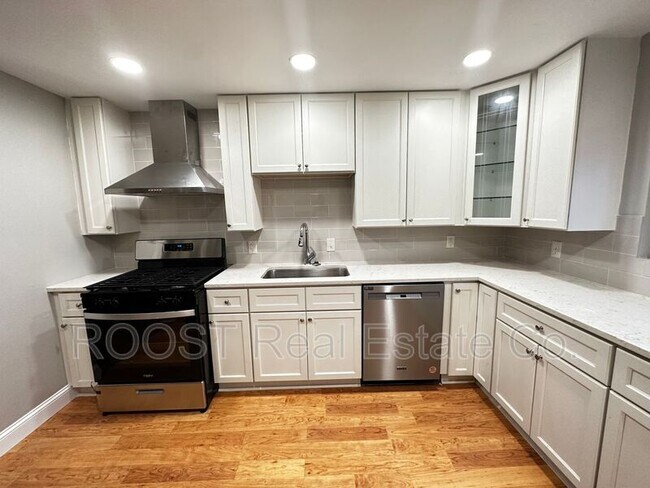 Building Photo - 1547 Garling Ave