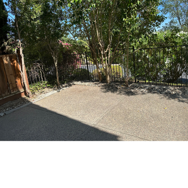Building Photo - 122 Lakeridge Ln
