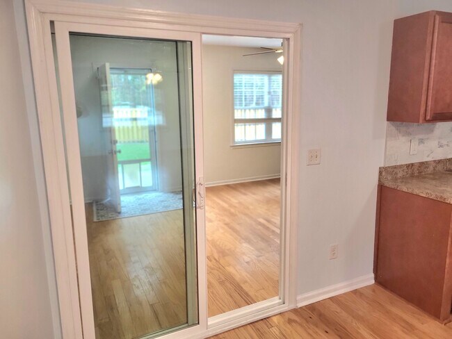 Building Photo - 1003 Summerfield Ct