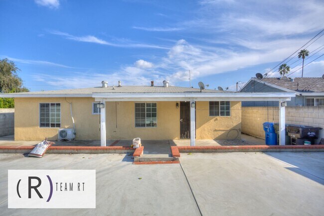 Building Photo - Contemporary Newly Renovated 3 Bedroom 2 Bathroom Residence