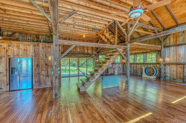 Building Photo - 398 Plains Rd