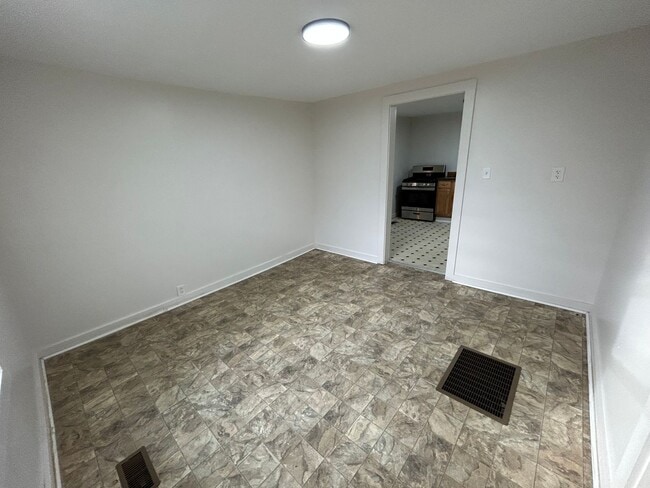 Building Photo - Renovated 3/1 House in South Rome- $1,100