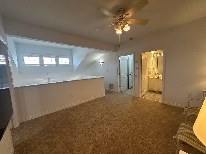 Building Photo - 1292 Laskin Rd