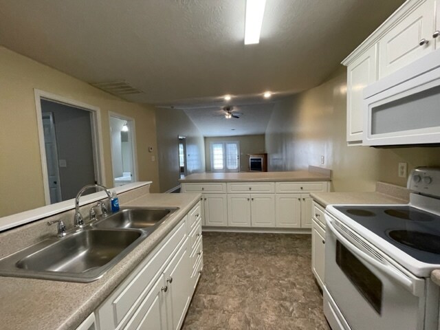 Building Photo - 7206 Curacas Dr