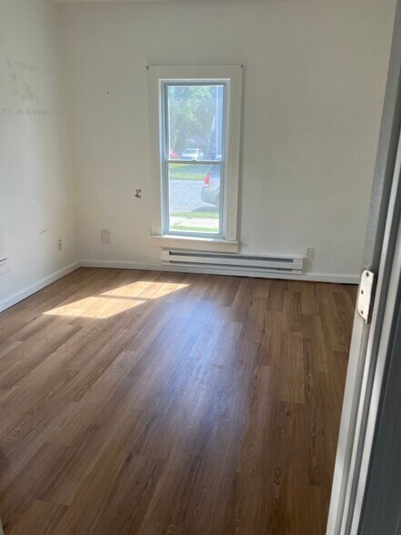 Building Photo - 124 S 4th St