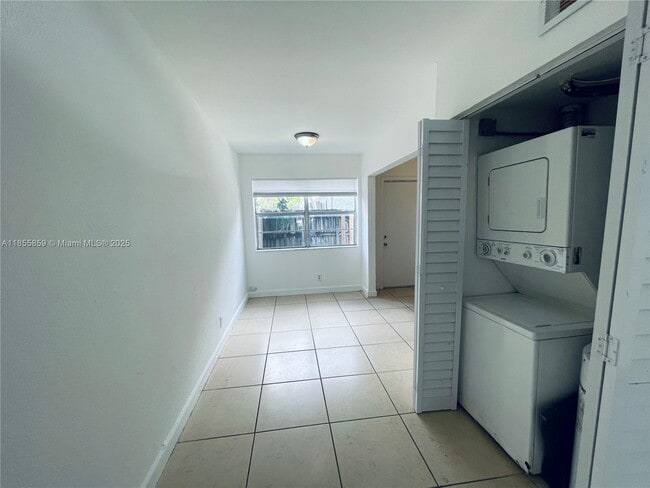 Building Photo - 825 NW 46th Ave