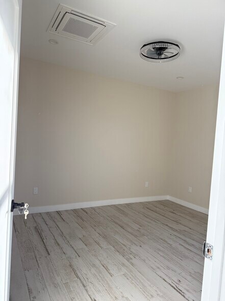 Building Photo - 9610 Dorrington Ave