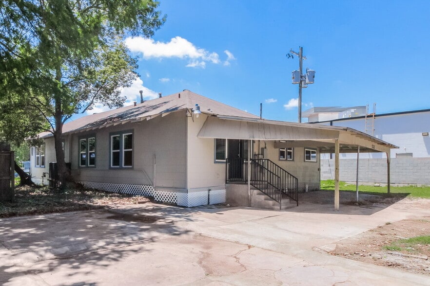 Building Photo - 522 12th Ave N