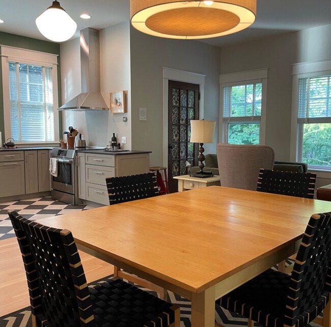 Building Photo - 195 N Prospect St