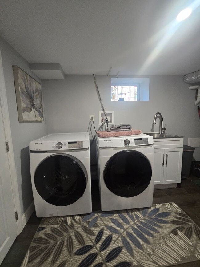 Building Photo - Spacious, meticulously renovated single family: 2-bedroom, 2 full bathroom & finished basement an...