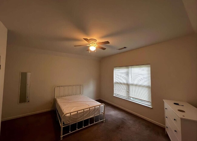 Building Photo - Westside central located comfortable & spa...