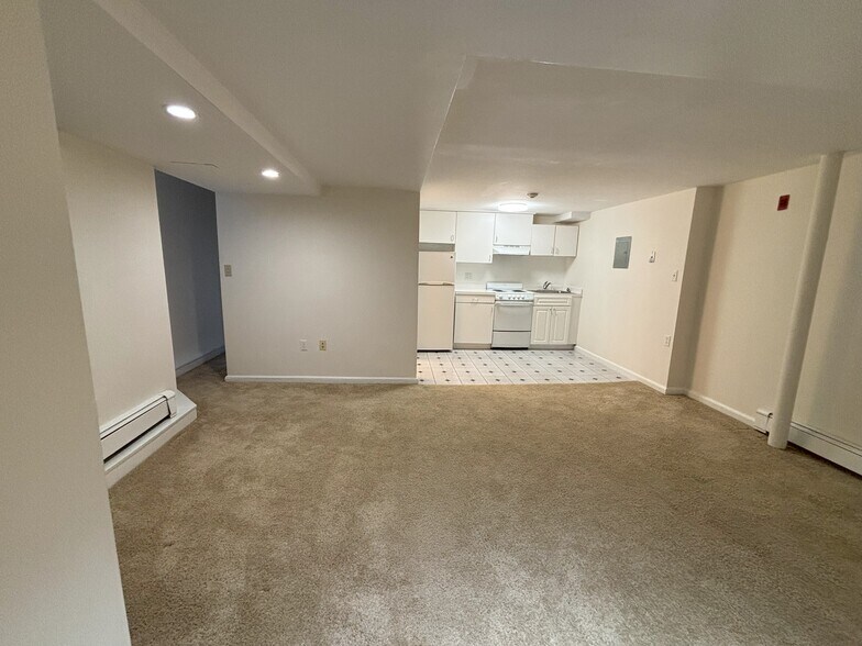 Building Photo - 1247 Beacon St