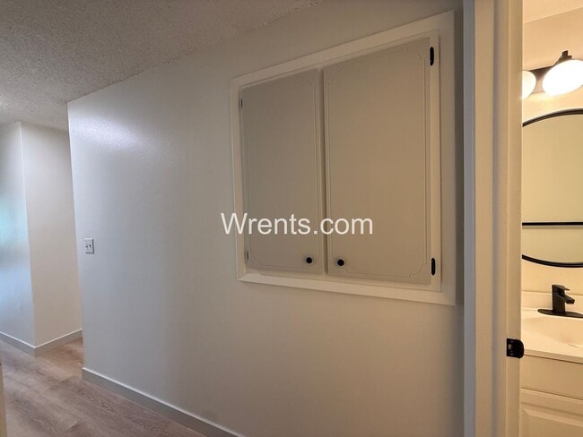 Building Photo - Charming Duplex Living – 3BR/2BA + Bonus Room & Garage