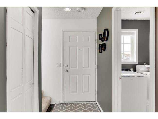 Building Photo - 2059 Brittany Ct