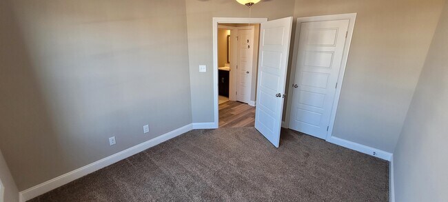 Building Photo - 1098 Whitney Dr