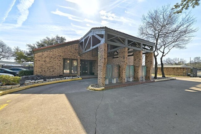 Building Photo - 8888 Tallwood Dr