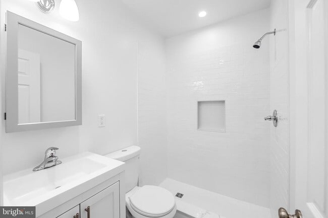 Building Photo - 665 Washington Blvd