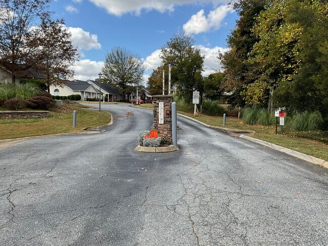 Building Photo - 4 Creekbend Ct