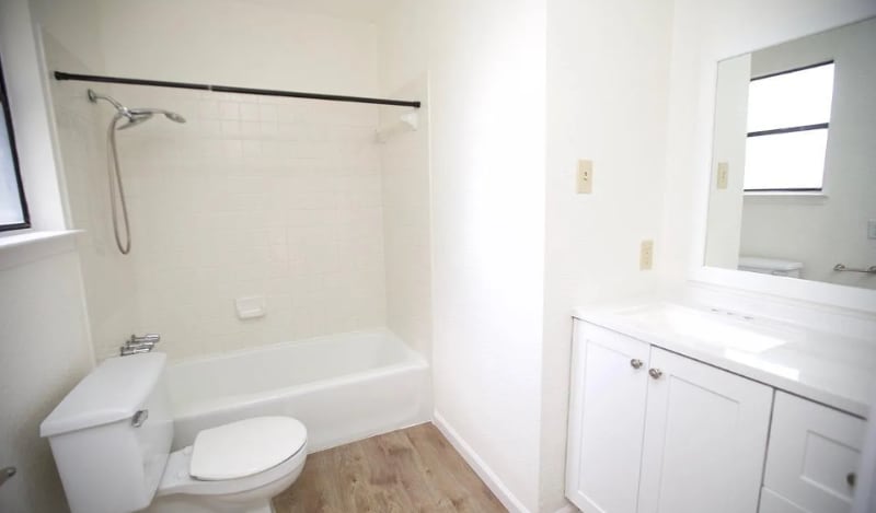 Building Photo - 2105 Cindy Ln