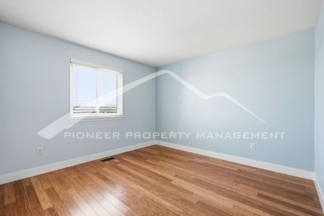 Building Photo - 333 Sanders Cir