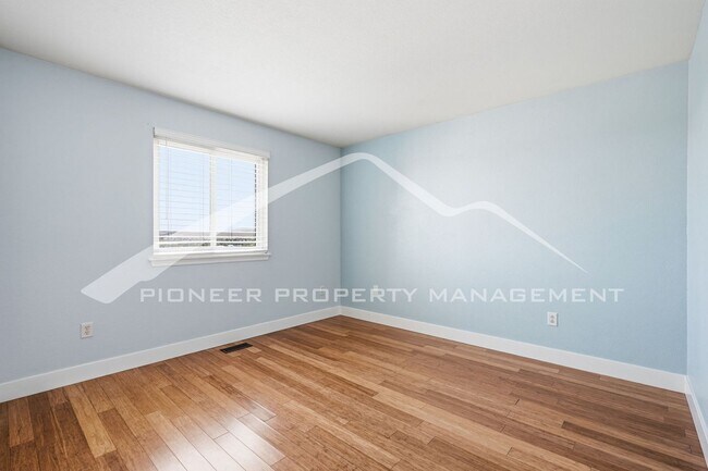 Building Photo - Stunning Home with Central AC and 2-Car Garage