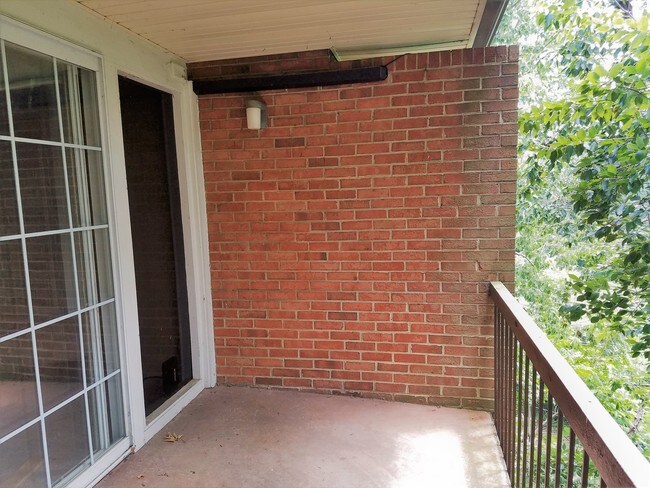 Building Photo - 5216 Castlewood Road, Unit E