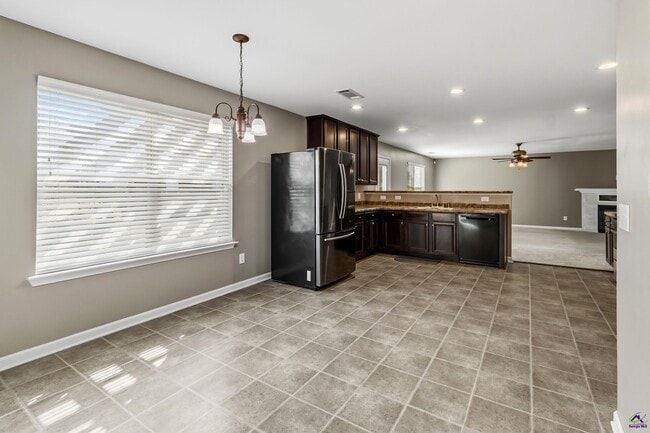 Building Photo - 100 Stoney Creek Dr