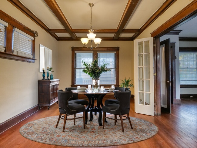 Building Photo - 10112 Columbia Ave