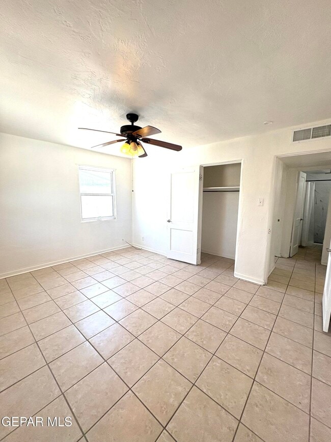 Building Photo - 517 Bataan Cir