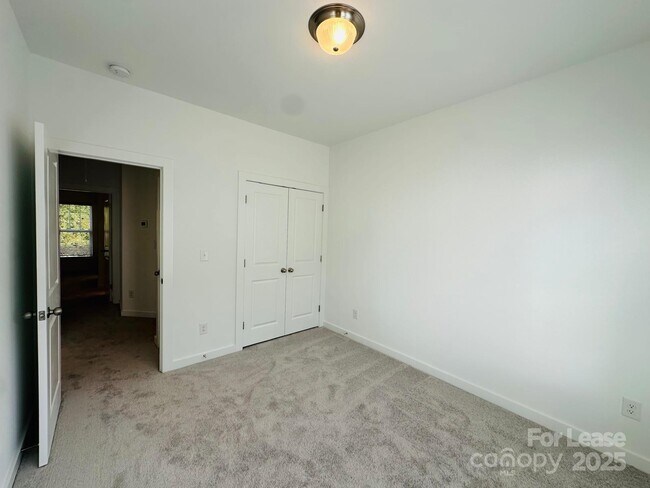 Building Photo - 2233 Noble Townes Wy