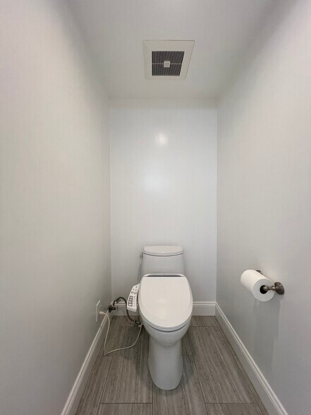 Building Photo - 512 Esplanade