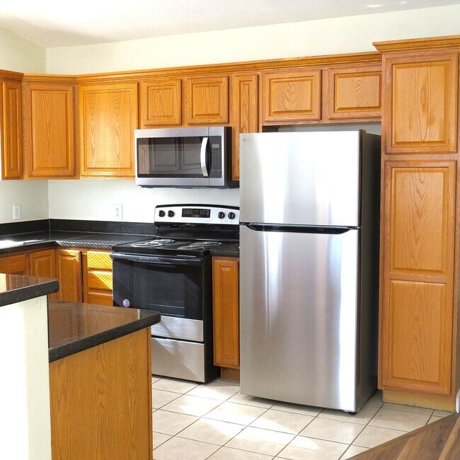 Building Photo - FREE RENT UNTIL THE END OF THE MONTH!!!