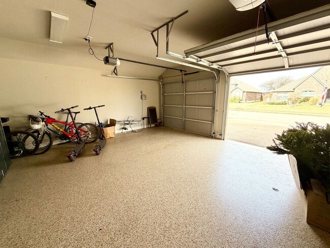 Building Photo - Beautiful 4 Bedroom Rental with Garage & Outdoor Living Space
