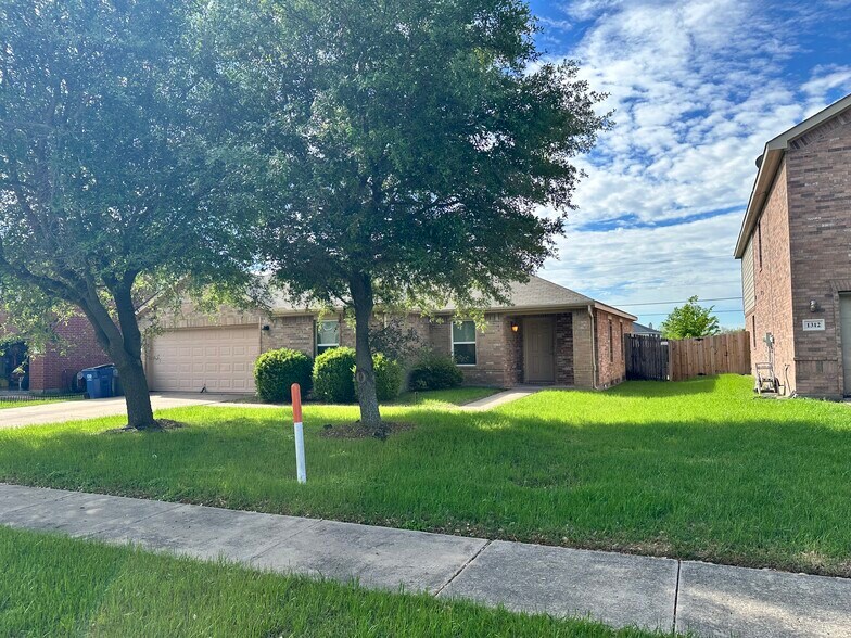 Building Photo - 1308 Devine Drive