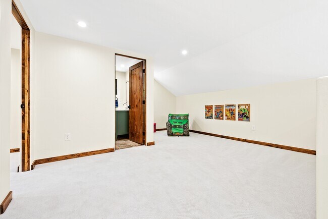 Building Photo - 205 Loop Dr