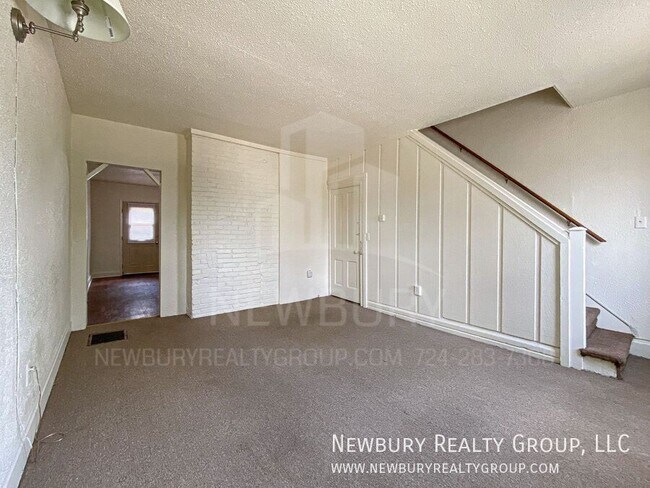 Building Photo - 37 Hickory St