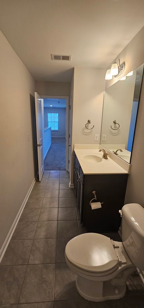 Building Photo - Live where charm meets convenience-Glenmoo...