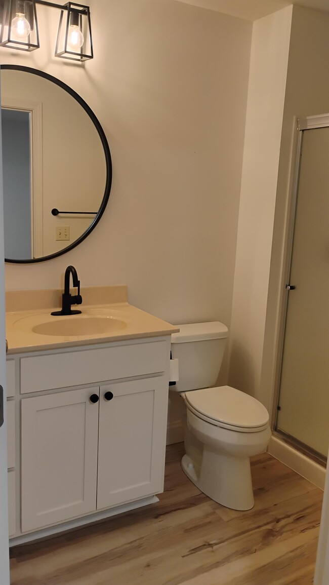 Building Photo - 1701 E Amber Ln