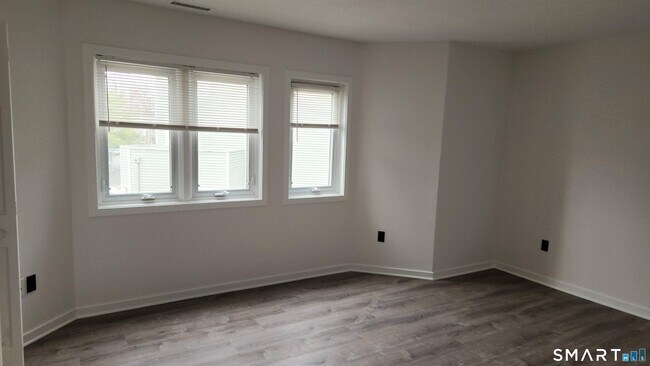 Building Photo - 1414 Whitney Ave