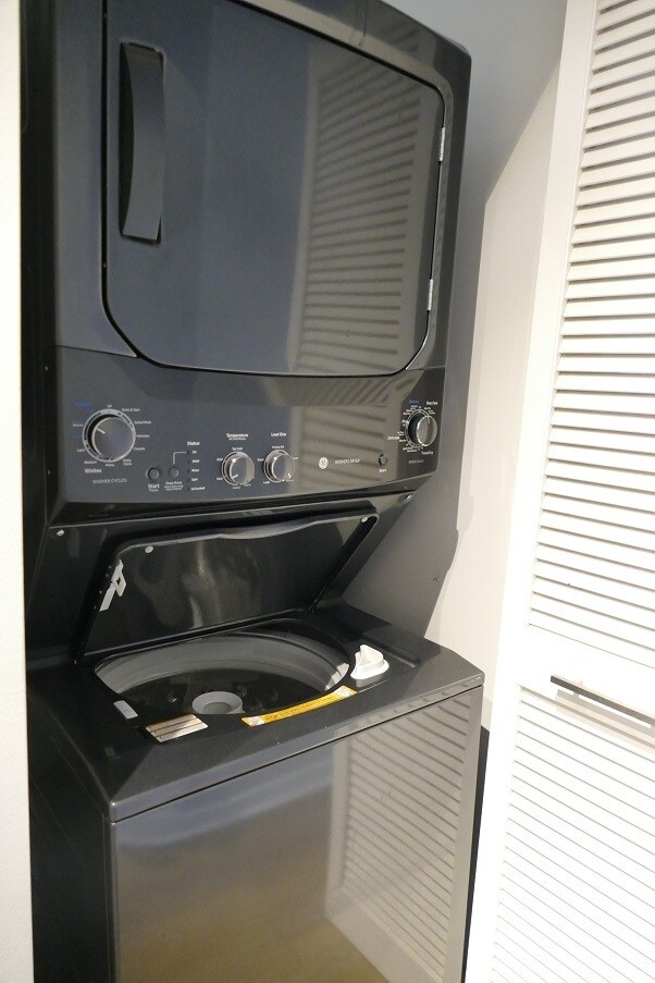 Building Photo - 720 N Larrabee St