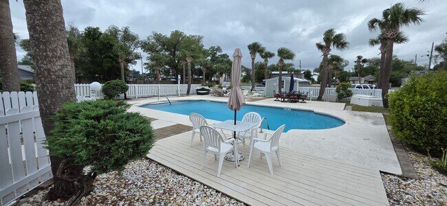 Building Photo - Here is your 3bed/3bath home on the water!