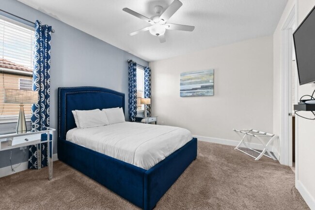 Building Photo - 350 Lasso Dr